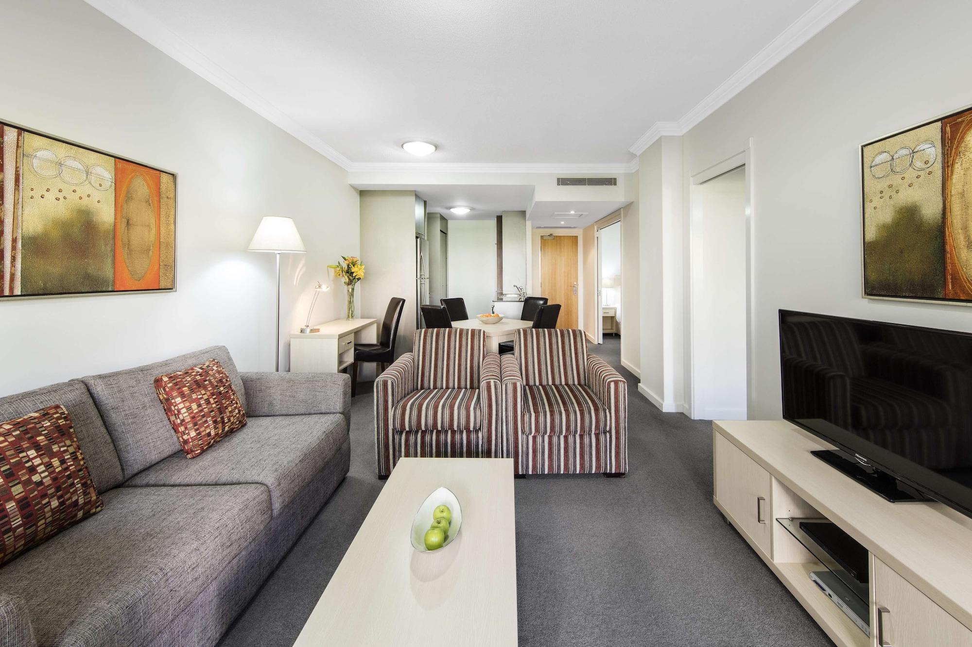Oaks Brisbane Mews Suites Экстерьер фото