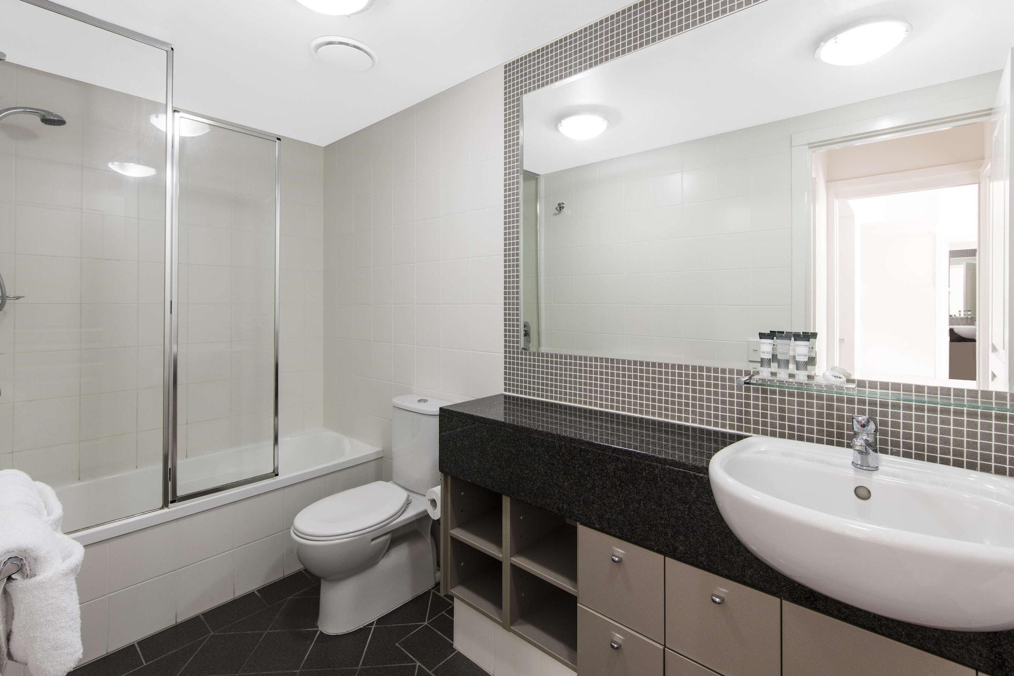 Oaks Brisbane Mews Suites Экстерьер фото