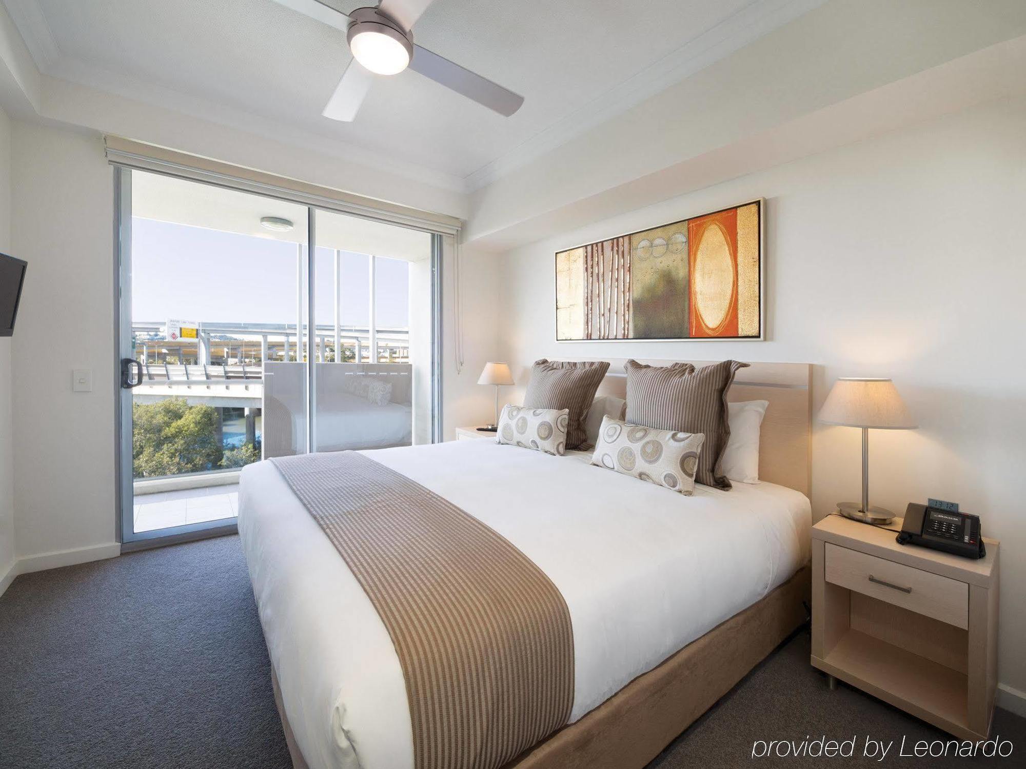 Oaks Brisbane Mews Suites Экстерьер фото