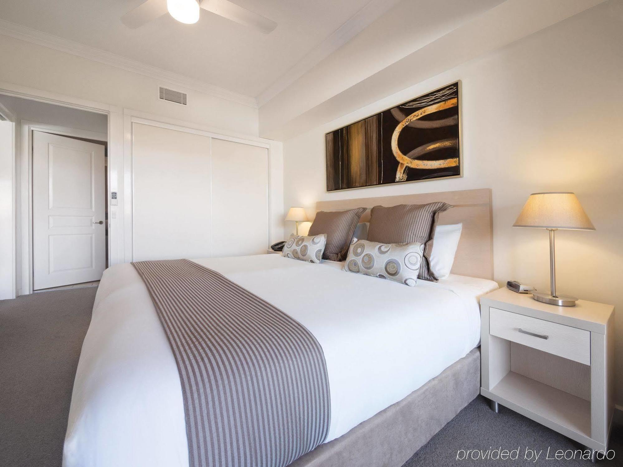 Oaks Brisbane Mews Suites Экстерьер фото