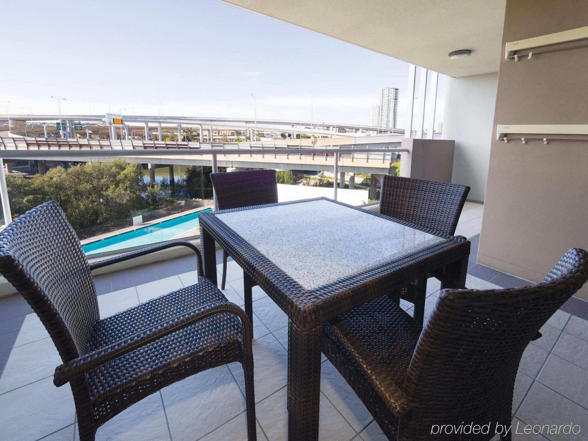 Oaks Brisbane Mews Suites Экстерьер фото