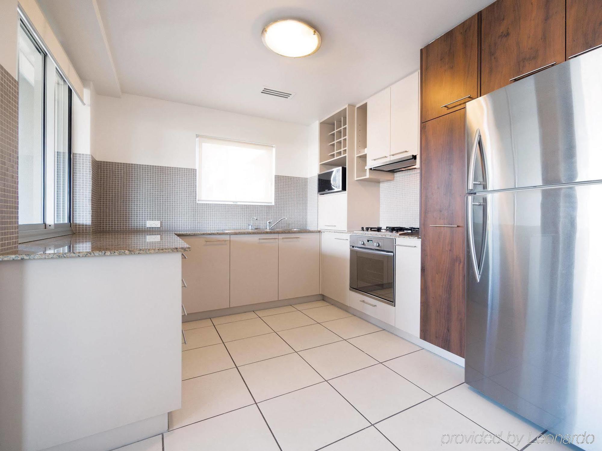 Oaks Brisbane Mews Suites Экстерьер фото